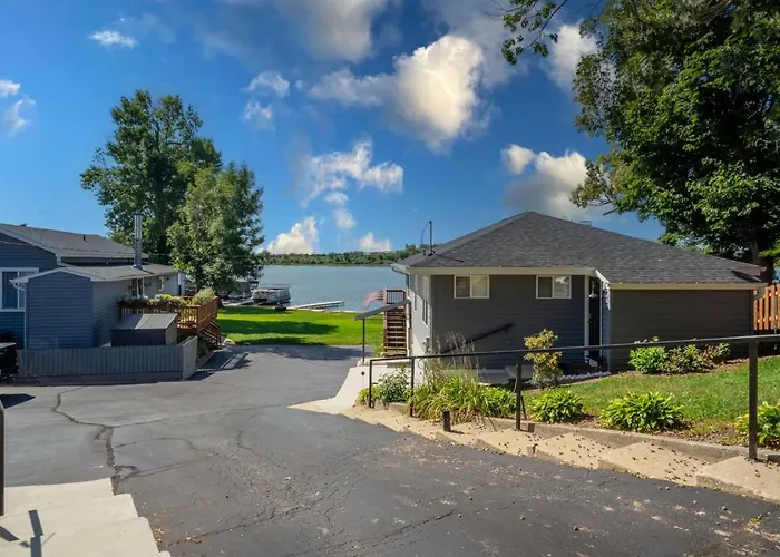 The House On Myers Bay - 3-bed 2-bath Luxury With Private Pier Firepit And Deck * Fox Lake