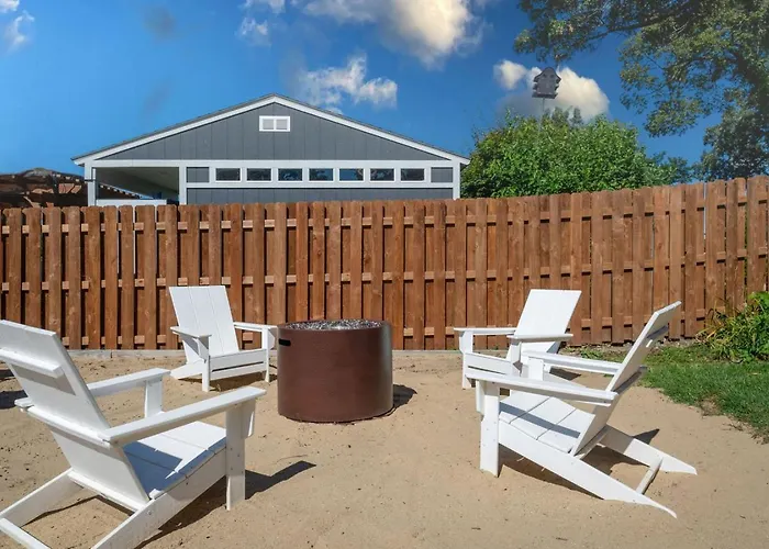 Casa vacanze The House On Myers Bay - 3-bed 2-bath Luxury With Private Pier Firepit And Deck
