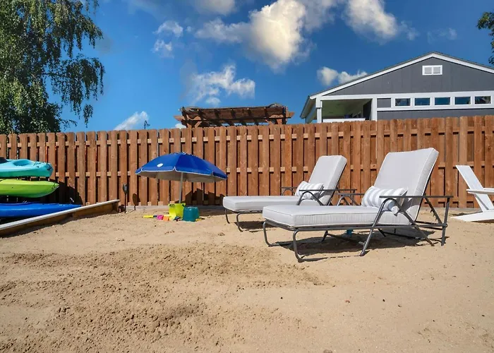 The House On Myers Bay - 3-bed 2-bath Luxury With Private Pier Firepit And Deck *