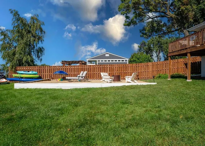 The House On Myers Bay - 3-bed 2-bath Luxury With Private Pier Firepit And Deck Fox Lake