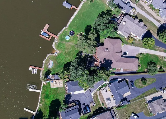 The House On Myers Bay - 3-bed 2-bath Luxury With Private Pier Firepit And Deck * Fox Lake