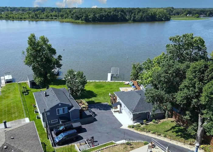 The House On Myers Bay - 3-bed 2-bath Luxury With Private Pier Firepit And Deck