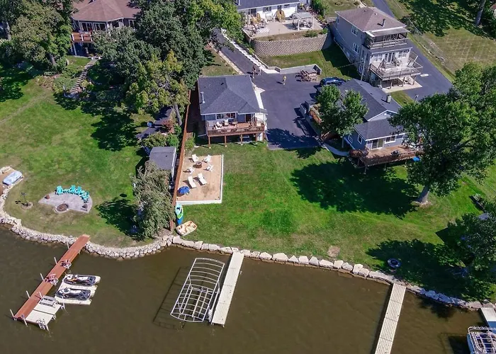 The House On Myers Bay - 3-bed 2-bath Luxury With Private Pier Firepit And Deck Fox Lake